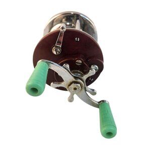 Vintage Penn Peer No.109 Level Wind Red with Green handle USA-Made